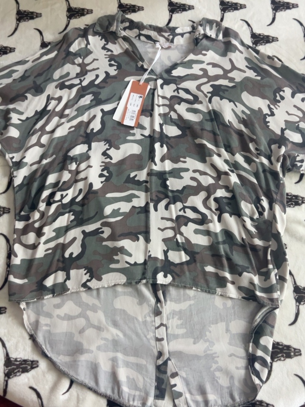 NWT Suzy D Camo High Low Button Back Tunic Blouse S/M